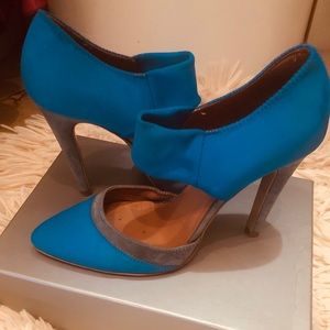 Stunning, unique and vibrant Italian blue heels!